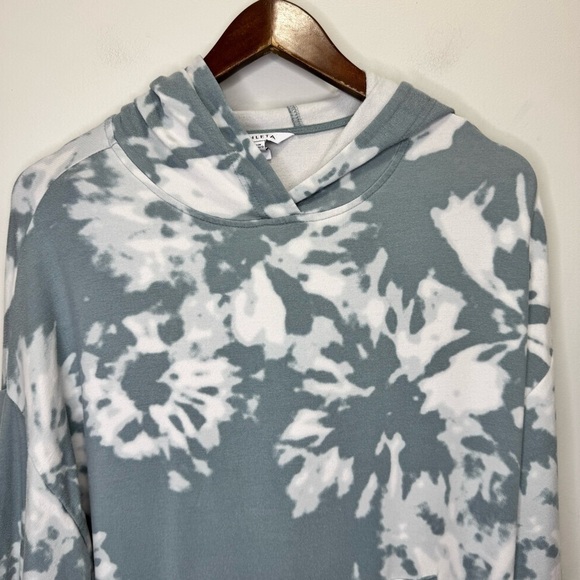 Athleta Balance Printed Tie Dye Hoodie Sweatshirt Size Medium - Picture 3 of 10